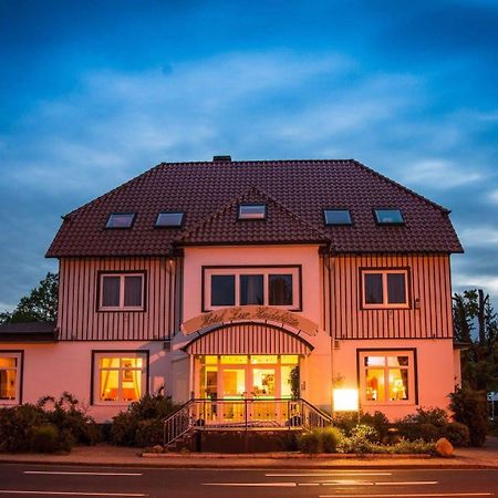 Hotel Zur Heidebluete Hambühren エクステリア 写真