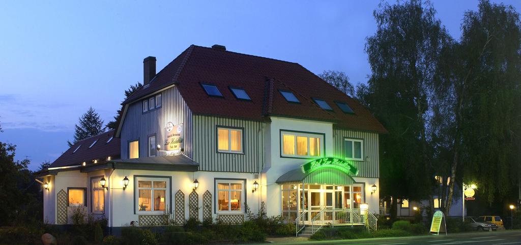 Hotel Zur Heidebluete Hambühren エクステリア 写真