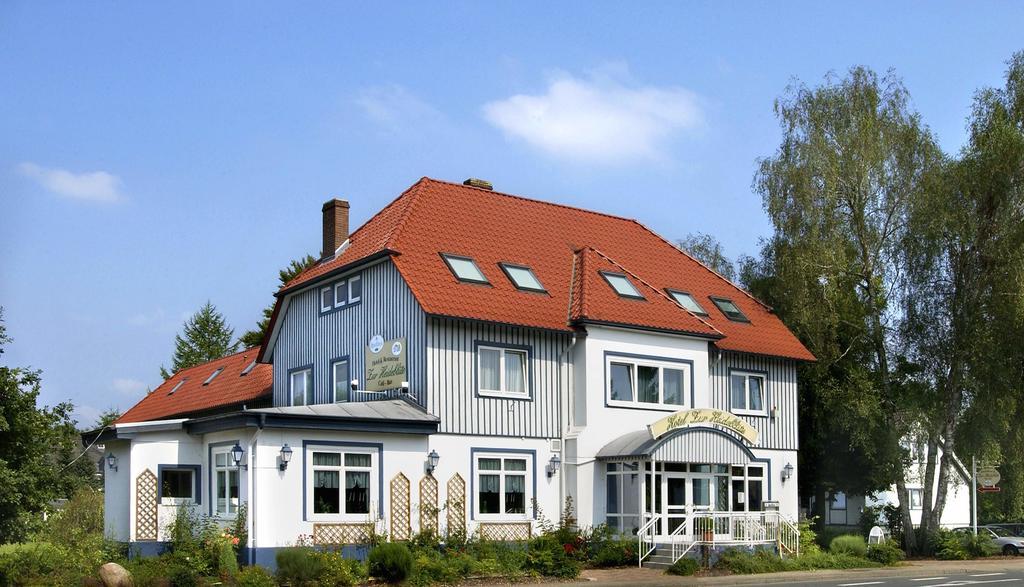 Hotel Zur Heidebluete Hambühren エクステリア 写真