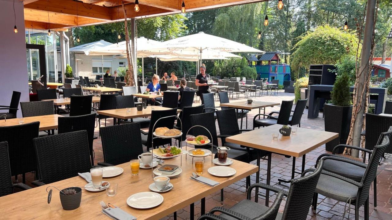 Hotel Zur Heidebluete Hambühren エクステリア 写真