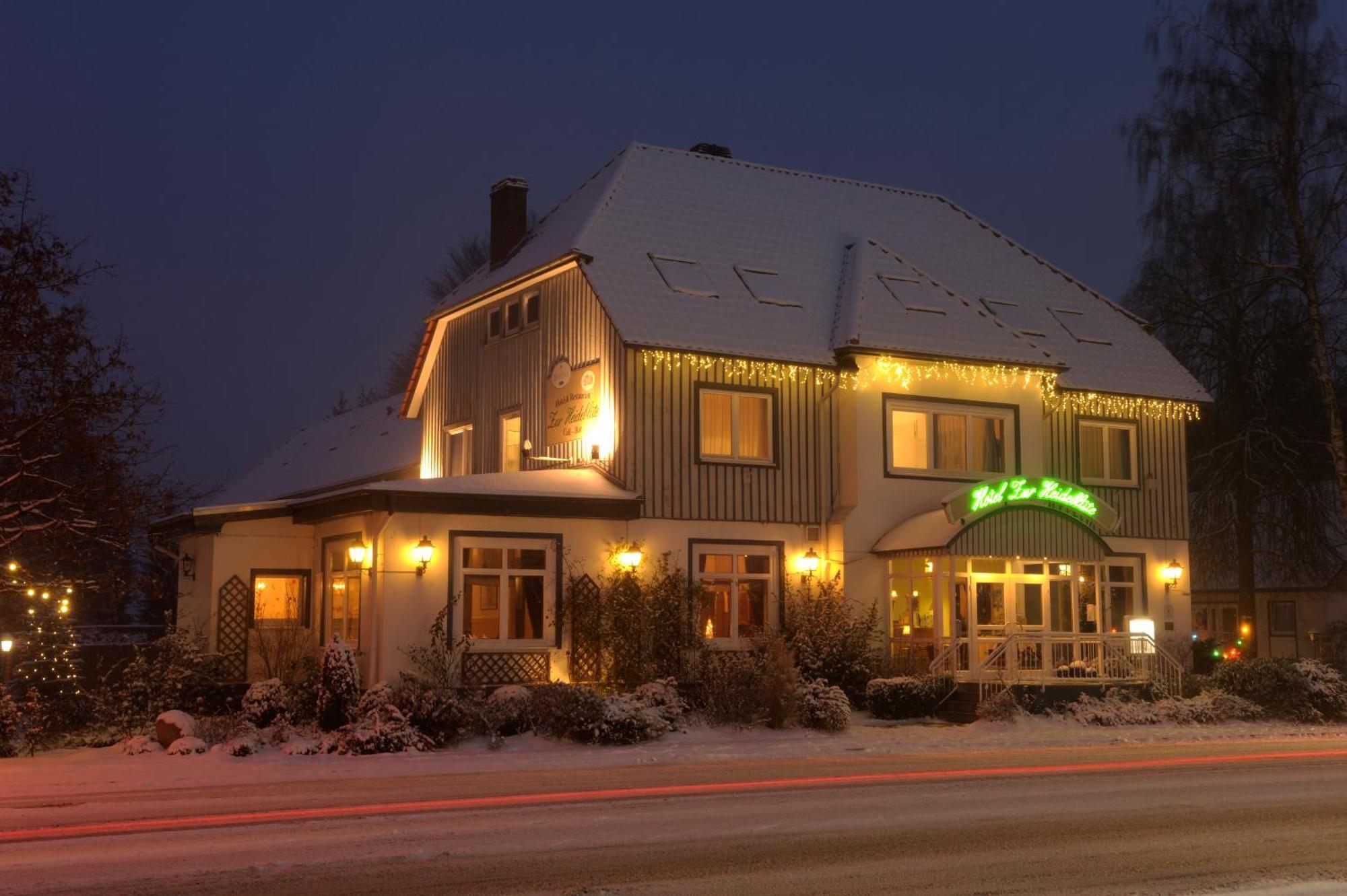 Hotel Zur Heidebluete Hambühren エクステリア 写真