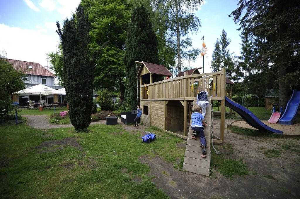 Hotel Zur Heidebluete Hambühren エクステリア 写真