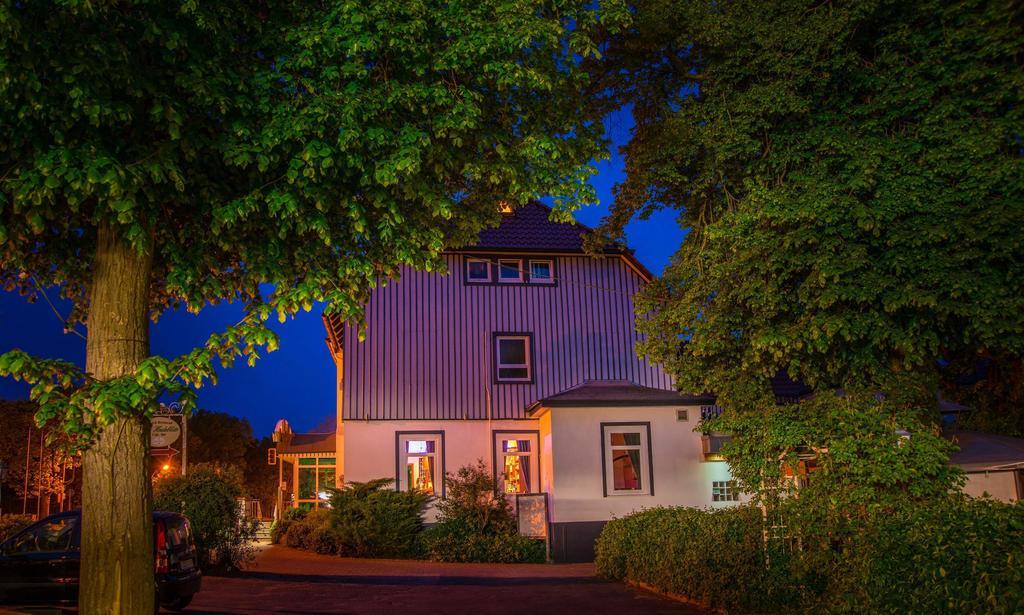 Hotel Zur Heidebluete Hambühren エクステリア 写真