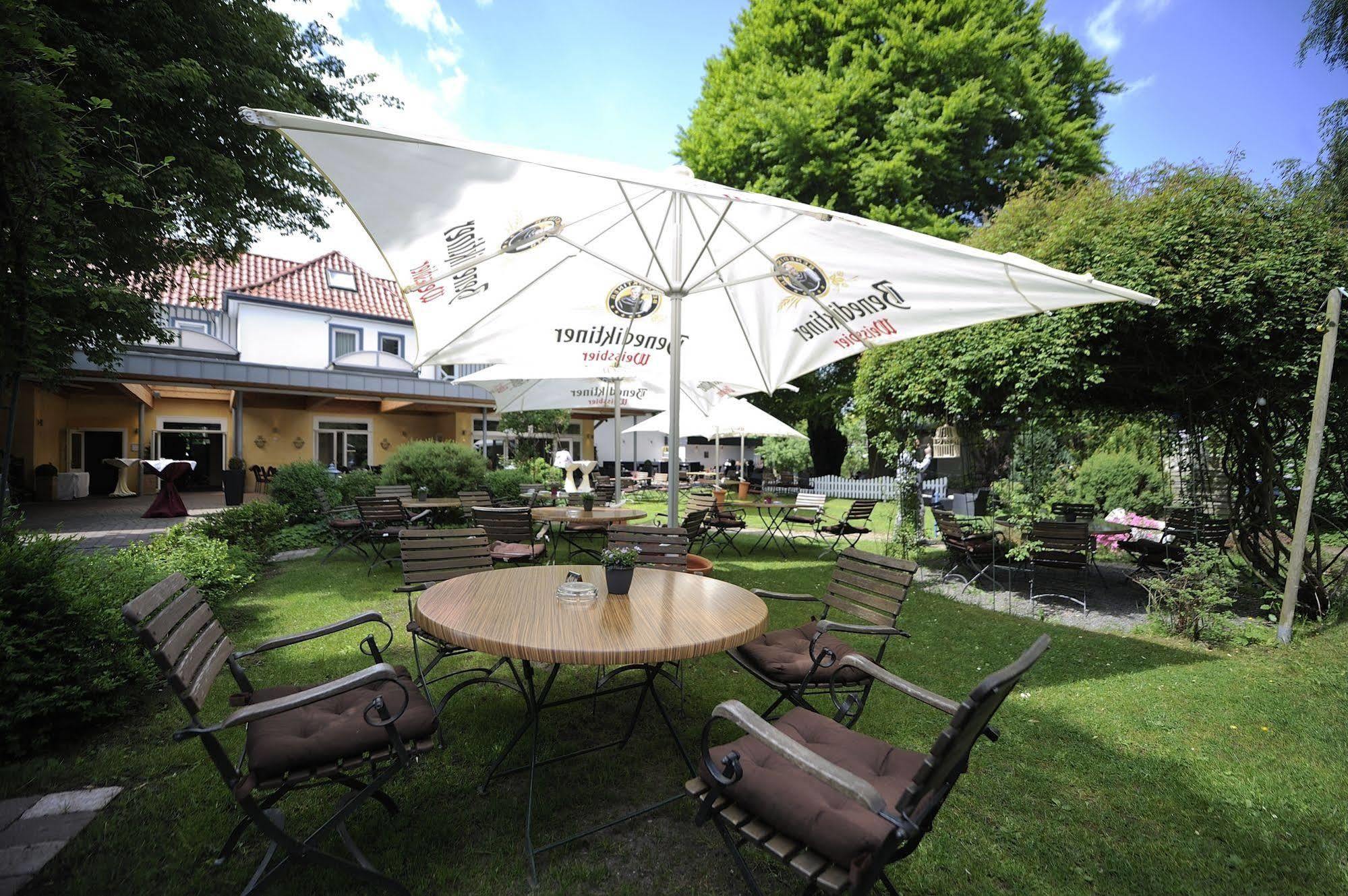 Hotel Zur Heidebluete Hambühren エクステリア 写真
