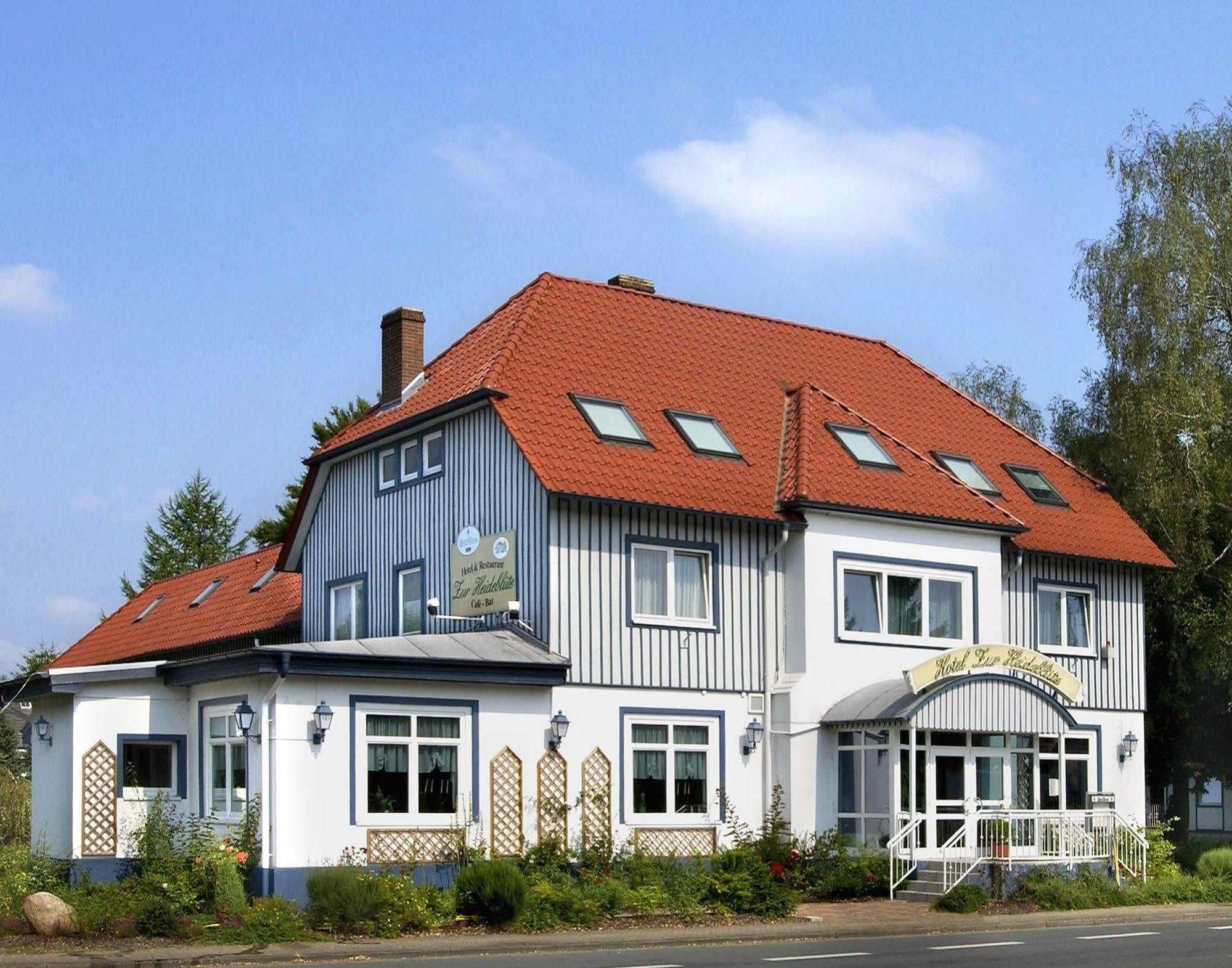 Hotel Zur Heidebluete Hambühren エクステリア 写真