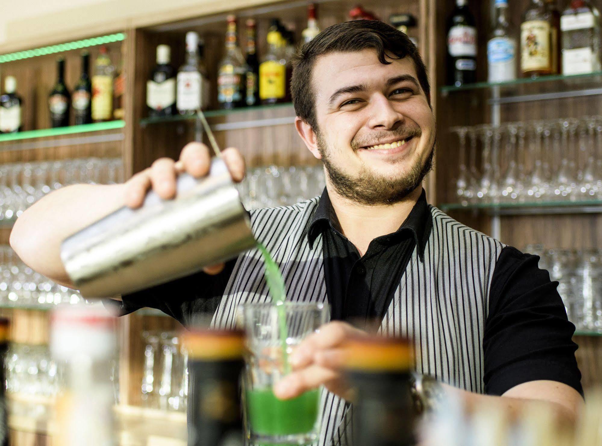 Hotel Zur Heidebluete Hambühren エクステリア 写真