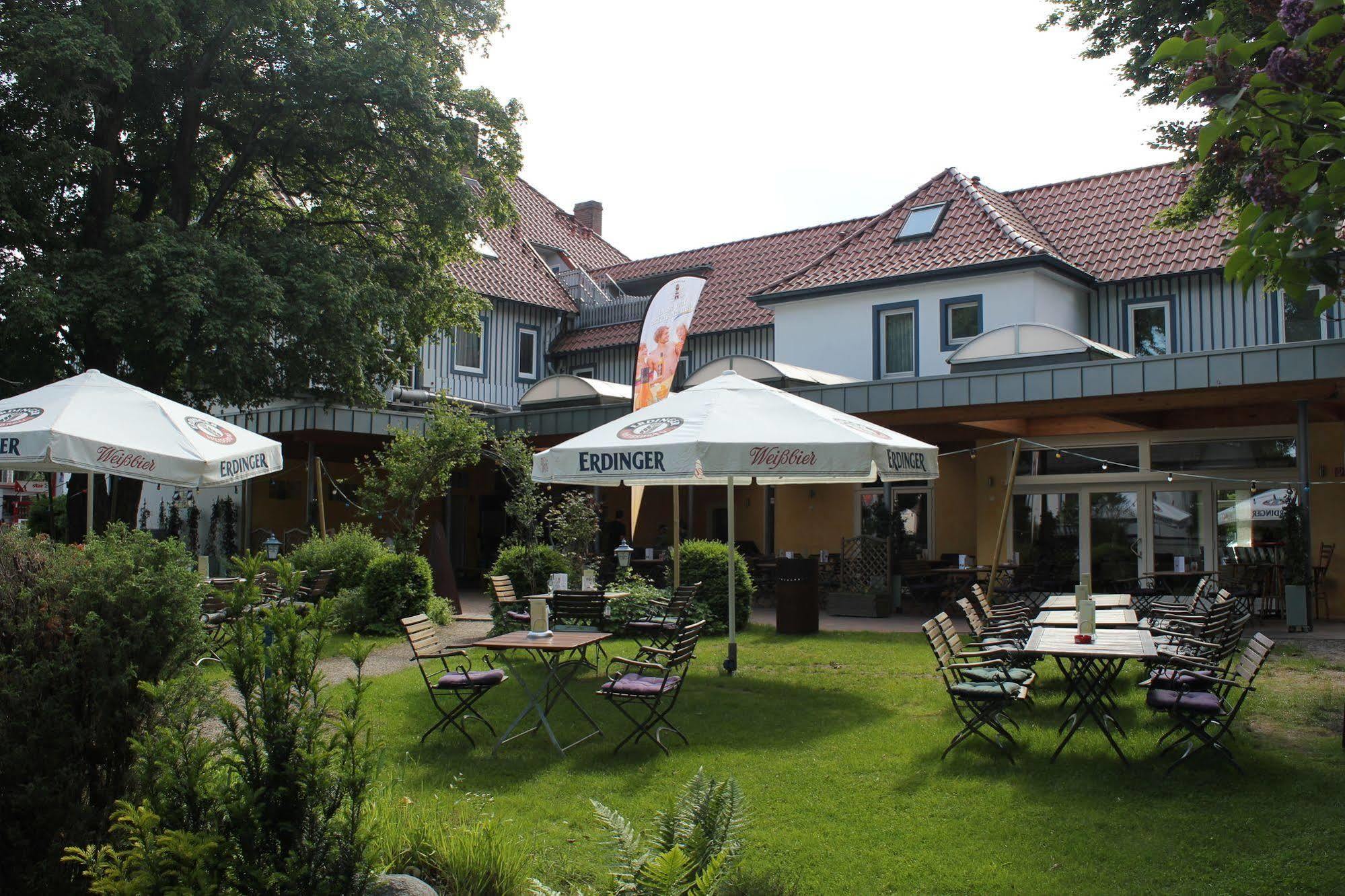 Hotel Zur Heidebluete Hambühren エクステリア 写真