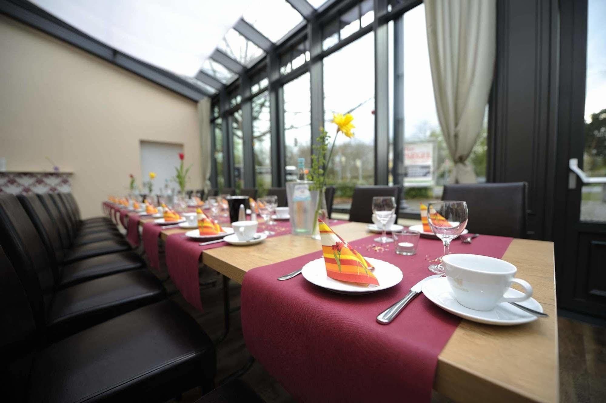 Hotel Zur Heidebluete Hambühren エクステリア 写真