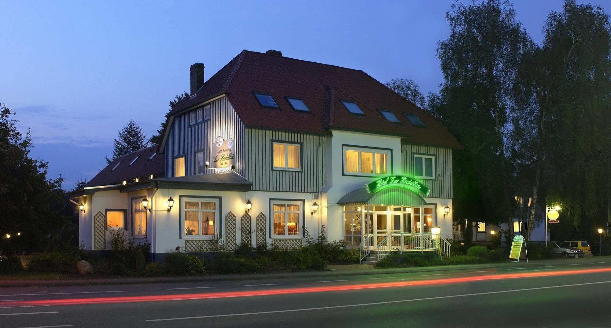 Hotel Zur Heidebluete Hambühren エクステリア 写真