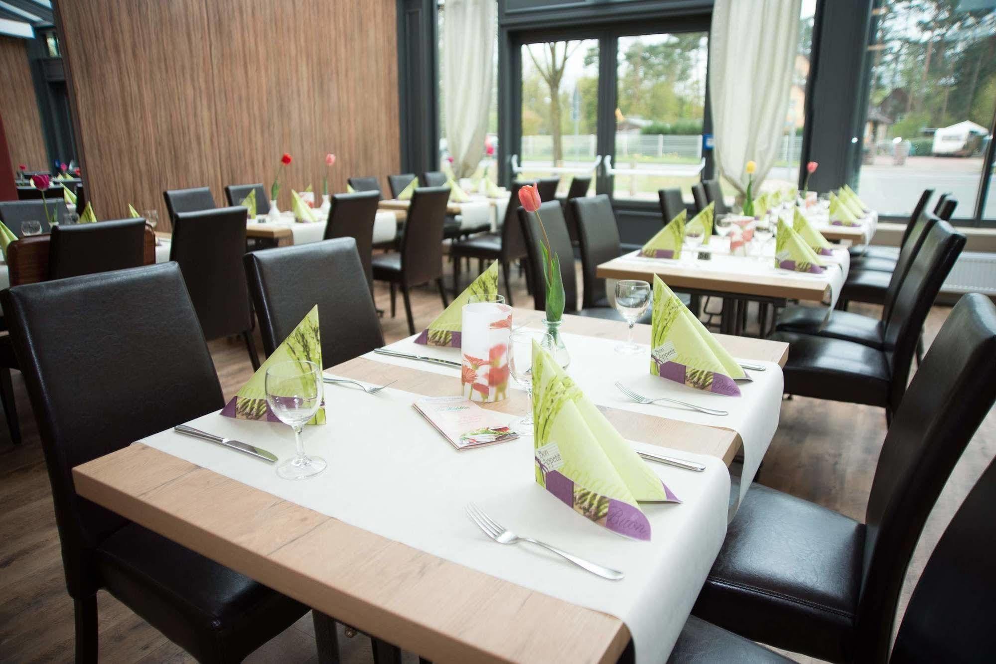 Hotel Zur Heidebluete Hambühren エクステリア 写真