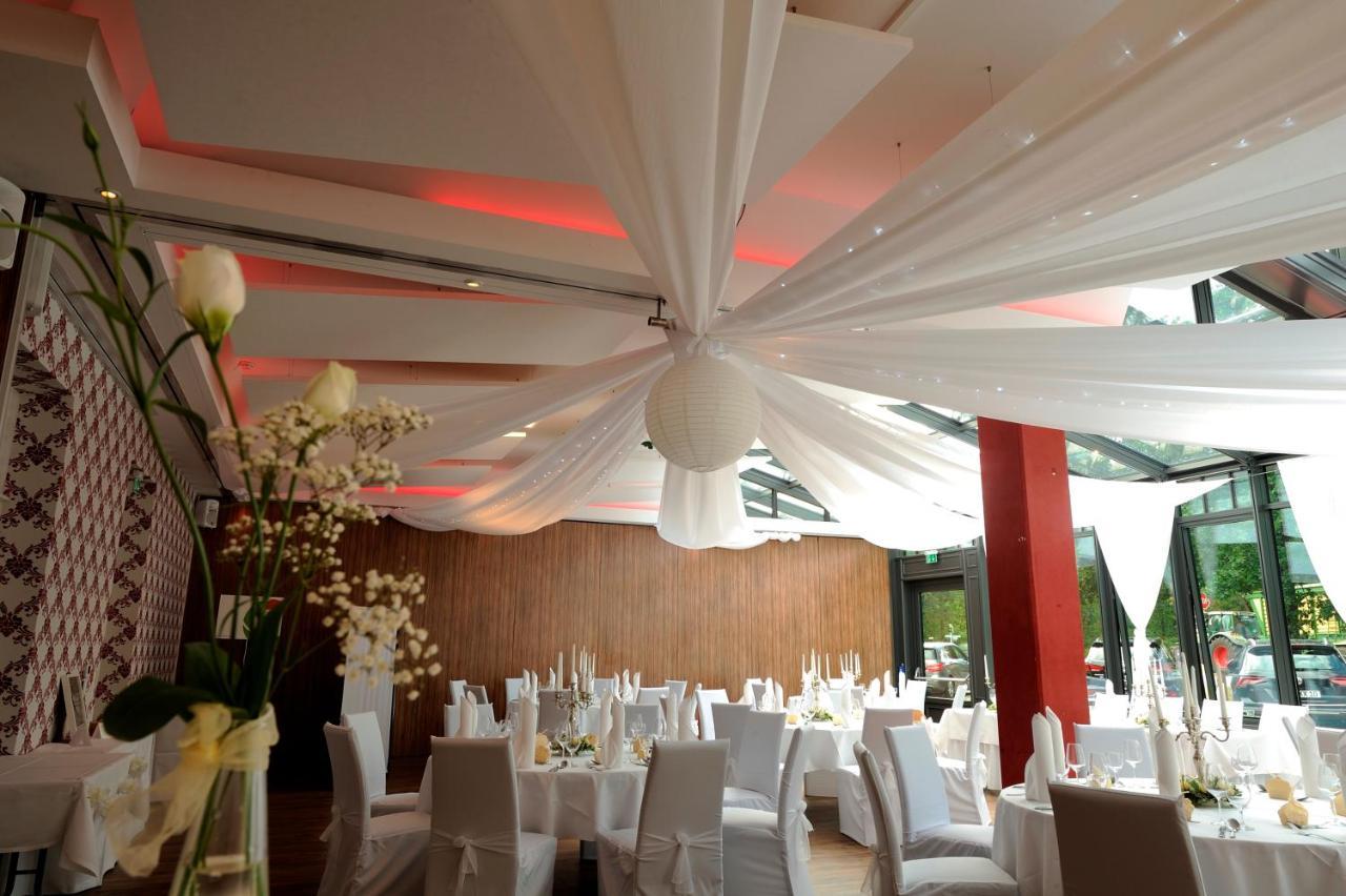 Hotel Zur Heidebluete Hambühren エクステリア 写真