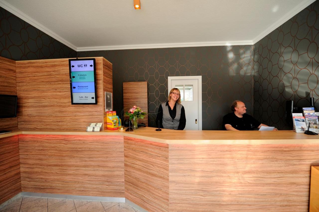 Hotel Zur Heidebluete Hambühren エクステリア 写真