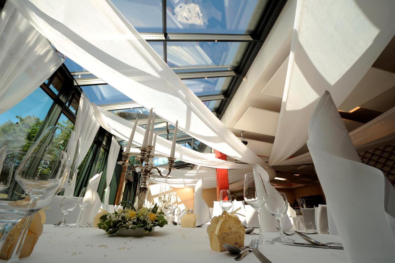 Hotel Zur Heidebluete Hambühren エクステリア 写真