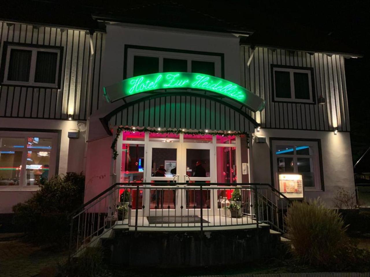 Hotel Zur Heidebluete Hambühren エクステリア 写真